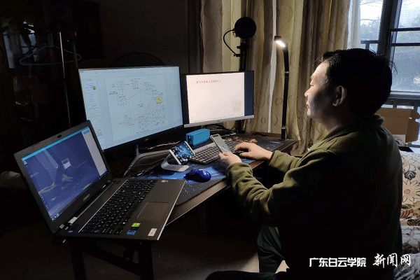 virtual_attach_file.vsb?afc=zLR6lfnNn7M49sLrzNbM4vYo7-aU4rIVnR-iMz9Pnzf2ozU0gihFp2hmCIa0LSyPMkyPnSyPUN-bUz94oRUPL8lDL7WfM8UsU87iM7nVnmWFMmMknmL4ozWFLlWkL49Jv2bjo4OeosXEgDTJQty0LzL8LSyYMzvZM47Jqd5nx&oid=2103874463&tid=1341&nid=257871&e= 熊宇先生上课历程中.png